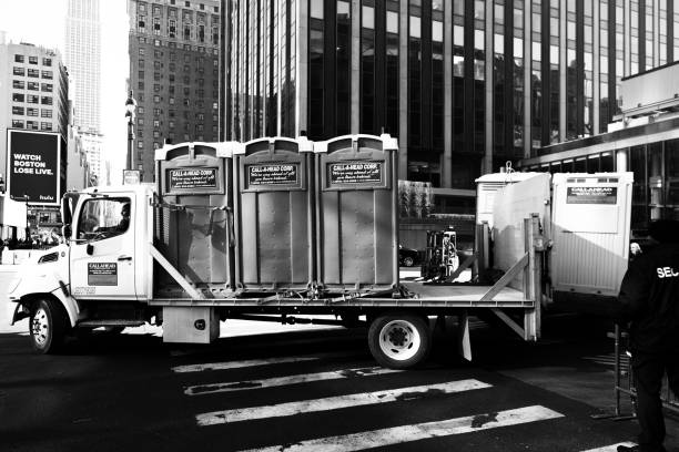 Best Portable restroom trailer rental  in Meadowdale, WA